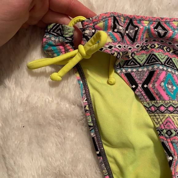 Bikini Bottoms - Picture 2 of 4